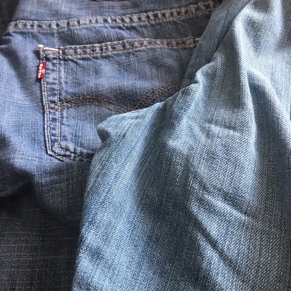 Two pairs of levis - Picture 3 of 4